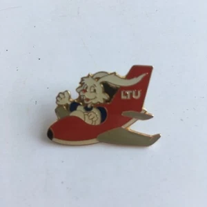 Pin de aerolínea LTU International Airways - Imagen 1 de 2