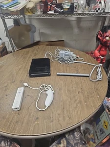 Consola Nintendo Wii Negra y Lote de 1 Mando, Probada - Imagen 1 de 11