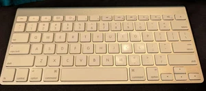 Apple Magic A1314 Bluetooth Wireless Keyboard Battery Powered Tested & Works - Picture 1 of 4