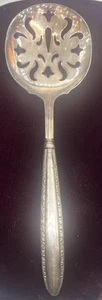 Antique Tomato Cranberry Server Sterling Handle - 9” Unbranded Pierced Spoon - Imagen 1 de 10
