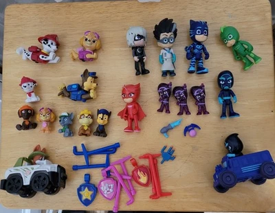 Lote de juguetes de máscara Paw Patrol y P J Foto 1 de 4