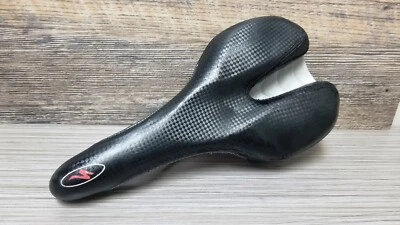 Sillín de bicicleta de montaña de geometría de carrocería especializada de colección gris y negro Stumpjumper Foto 1 de 4