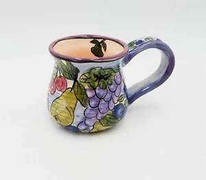 Taza de cerámica Blue Sky Clayworks fruta pintada a mano 2000 uvas peras cerezas - Imagen 1 de 7