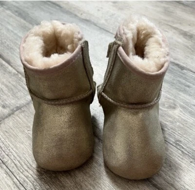 Botas Ugg para bebé niña Foto 1 de 4
