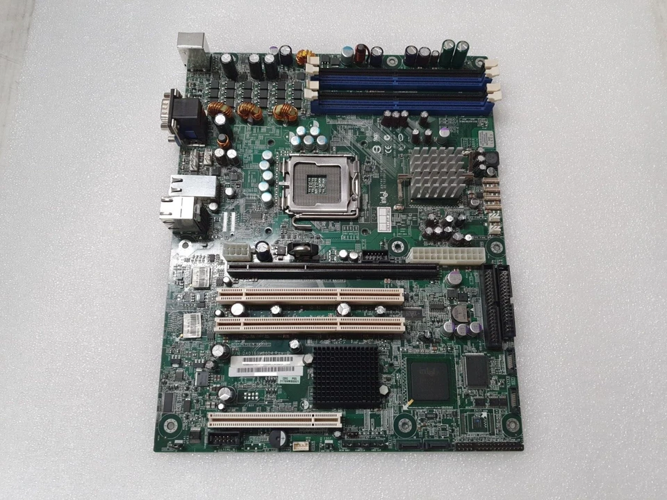 Intel server board SE7221BK1-E - Image 1 of 3