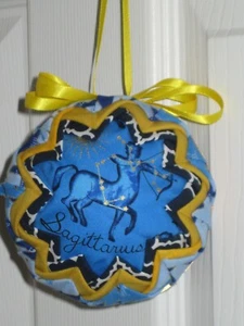 Schütze; Sternzeichen; 4 Zoll Stoff runde Kugel Ornament, Made in USA - Bild 1 von 2