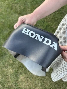 Cubierta de asiento de scooter Honda Cub negra nueva stock antiguo - Imagen 1 de 2