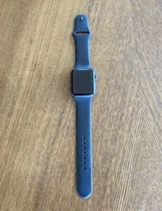 Apple Watch Series 3 Silver 42mm  Aluminium - FOR PARTS APPLE LOCKED - Picture 1 of 4