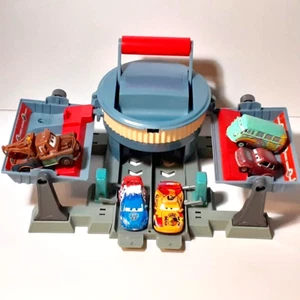 Disney Cars Action Shifters Flo's V8 Café Dragstrip Race Track Playset + 5 Cars - Picture 1 of 21
