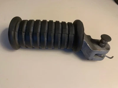 2005 triumph bonneville передний левый ножной колышек - Изображение 1 из 4