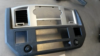 Ободок радиоприемника для 06–07 Dodge Ram 1500 5.7 - Изображение 1 из 4