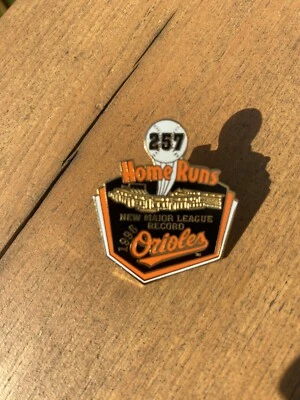 MLB 1996 257 Home Run Record Baltimore Orioles Hat Lapel Pin Limited Release-5k - Image 1 of 2