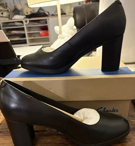 Clark Woman's Size 7 Dress Shoes Bayla Skip Pump Black Work - Picture 1 of 5
