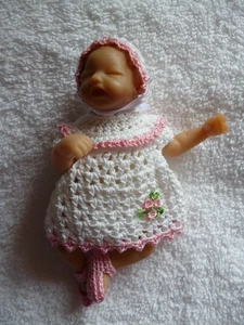 Handgehäkeltes Set für eine 4,5" Ashton Drake Heavenly Handfuls Puppe - Bild 1 von 1