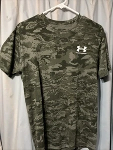 Camisa Under Armour Suelta Manga Corta Camuflada Verde Pequeña/Grande Frontal Logo En muy buena condición - Imagen 1 de 5