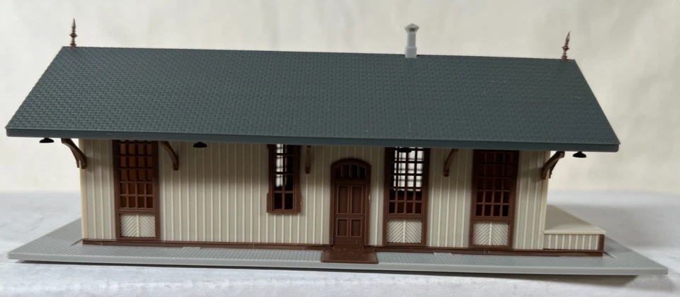 Atlas N Scale 2848 Maywood Train Station Kit