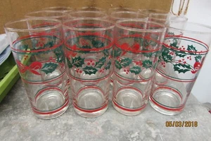 WEIHNACHTEN KLARE TRINKGLÄSER ROTE BÄNDER STECHPALMENBLÄTTER VINTAGE 5-1/2" - Bild 1 von 12