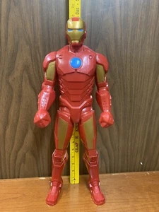 Figura de plástico Iron Man Hasbro 2015 2C Marvel Avengers 20" de alto - Imagen 1 de 15