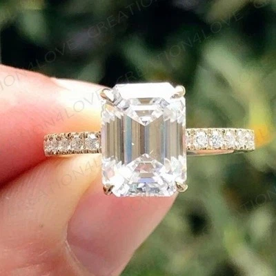 Обручальное кольцо с гало из муассанита с изумрудом D/VVS1 2,50 карата с покрытием из желтого золота 14 карат - Изображение 1 из 4