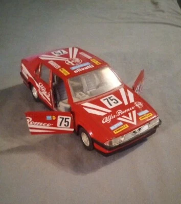 Coche diecast vintage Bburago 75 Alfa Romeo Rally escala 1/24 Italia!¡RARO¡! Foto 1 de 4