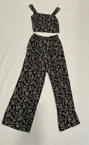 THE NORMAL BRAND Ezra Crepe fließende Hose & quadratischer Ausschnitt Crop Darkwood Floral Gr. SM - Bild 1 von 14