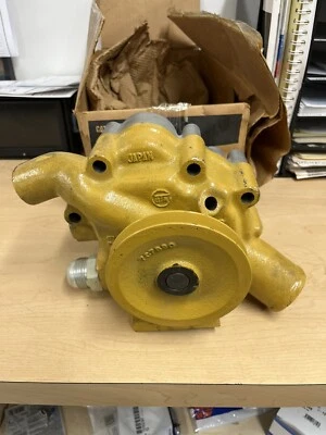 OEM # 9Y4879 GM General Motors GMC CATERPILLAR 7C7890 Water Pump NEW - Image 1 of 4