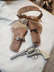 Vintage Hubley Original Cowboy Metal Cap Toy with a leather holster - Picture 1 of 13