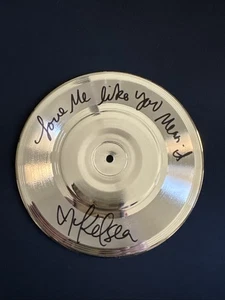 Autografo Kelsea Ballerini Love Me Like You Mean It firmato disco d'oro JSA COA - Foto 1 di 3