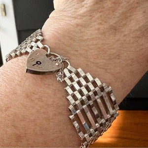 Viktorianisches; englisches Sterlingsilber Herz Vorhängeschloss Tor Armband - Bild 1 von 9