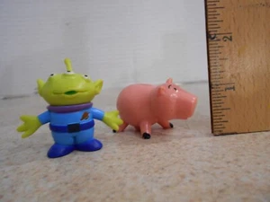 Disney Pixar Toy Story grün Alien Schinkenschwein PVC Minifiguren Kuchen Topper PVC - Bild 1 von 8