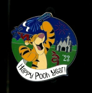 WDW Tigger Happy Pooh Year Holiday LE Disney Pin 153151 - Picture 1 of 1