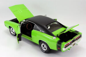 1969 DODGE CHARGER R/T GREEN W BLACK TOP 1:18 DIECAST MODEL CAR BY MAISTO 32612