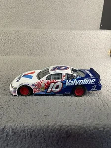 Johnny Benson #10 Valvoline 2001 Pontiac Grand Prix 1/24 Racing Champions Nascar - Picture 1 of 6