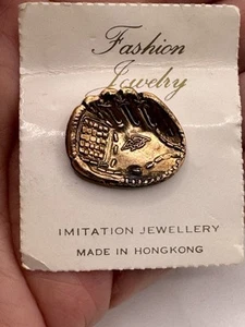 Catchers Mitt Baseball Pin Brosche Vintage Hongkong Kupferfarben Sport - Bild 1 von 5