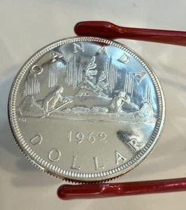 1962 Canadian Silver Dollar Coin 80% $1 - Bild 1 von 3