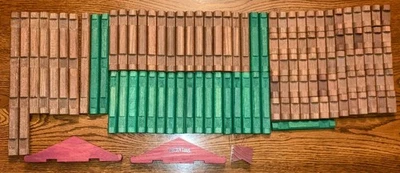 Vintage Lincoln Logs Lot: 100+ Pieces - Image 1 of 4