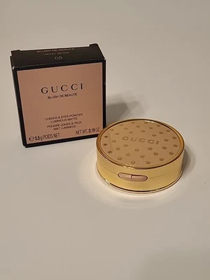 Gucci Blush De Beaute Cheeks And Eye Lumin. Matte Powder Rosy Beige 05 Open Box - Image 1 of 4