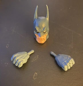 Neca DC Batman VS Aliens NYCC 2019 7” Figur Kopf & Hände NUR TEILE Futter - Bild 1 von 2