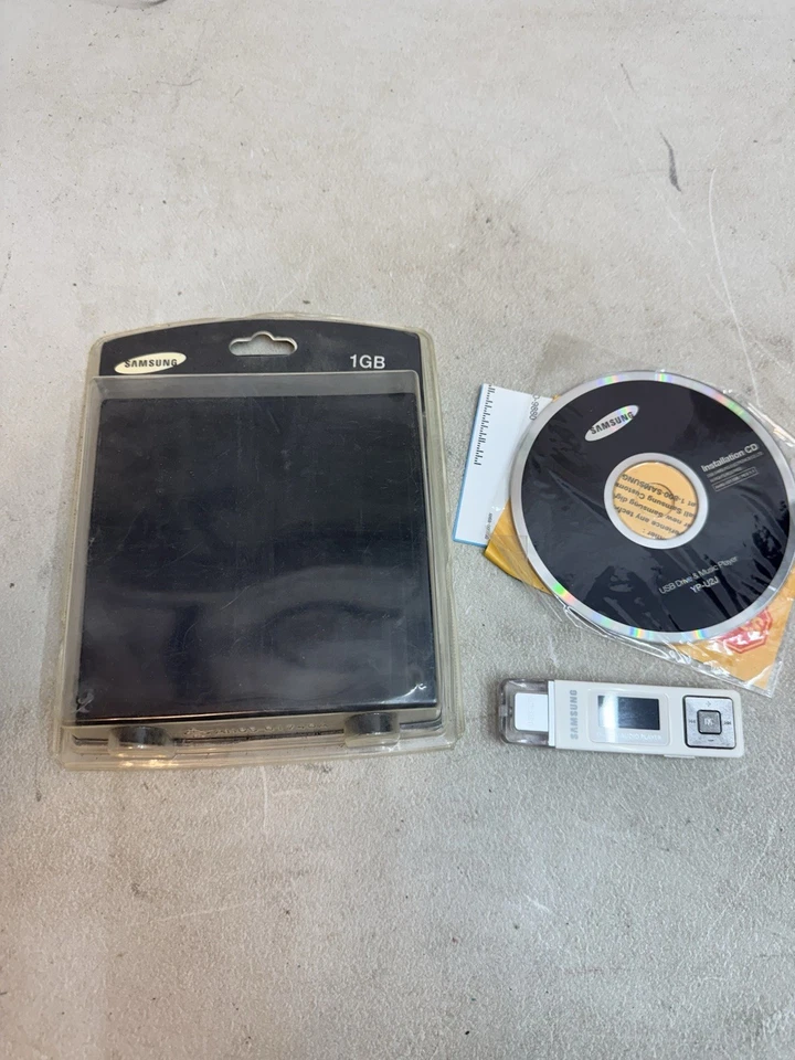 Samsung YP-U2J Ultra Portátil USB Dongle Reproductor de Audio Digital 512 MB - ¡SIN PROBAR!! Foto 1 de 4