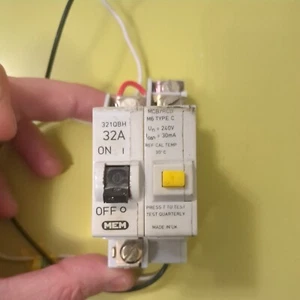 mem 32amp , 30ma rcbo , combination breaker , tested - Picture 1 of 3