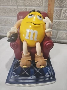 M&M Couch Kartoffelgelb Liegesessel mit TV Fernbedienung Süßigkeitenspender - Bild 1 von 7