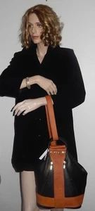  VALENTINA CUERO ITALIANO - CUBO CUERO NEGRO/TOSTADO, BOLSO DE HOMBRO. Nuevo con etiquetas - Imagen 1 de 12