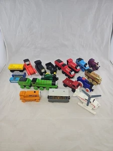 Lote de 19 vagones y motores de tren de madera Thomas The Train - Imagen 1 de 11