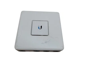 LOT 2x Ubiquiti UniFi USG - UniFi-Gateway-3 Q% - Photo 1/3