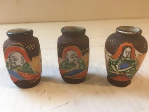 3 urnas o frascos pequeños de arcilla, jarrones, Japón, relieve elevado Moriage, 2", acabado plano - Imagen 1 de 3