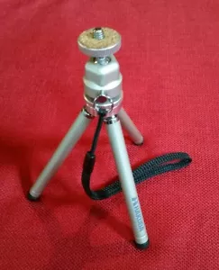 Hakuba Mini Kamerastativ - 6" mit ausziehbarer Beinlänge, schwenkbarem Kopf, weichen Füßen - Bild 1 von 6