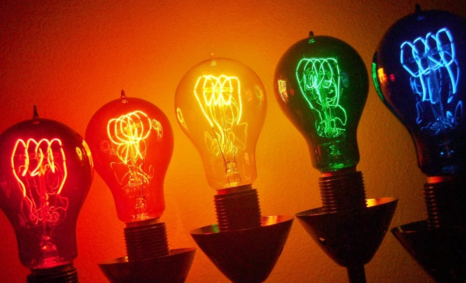 Light Bulbs - Antique Replica Light Bulbs - A23 Quad Loop - Color Variety - Image 1 of 1