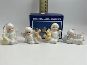 Lindo adorno vintage de árbol de Navidad de ángeles de oro blanco de porcelana de hueso con animales - Imagen 1 de 12