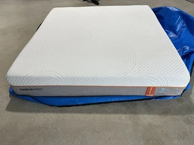 Colchón Tempurpedic LuxeBreeze Firme Cal-King $6,299.00 Pantalla Envío Gratis Foto 1 de 4