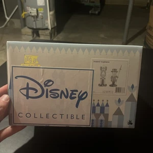 DISNEY WDCC IT'S A SMALL WORLD ENGLAND ROYAL DUTY & TOWER CON SCATOLA RARO COA NUOVO - Foto 1 di 8